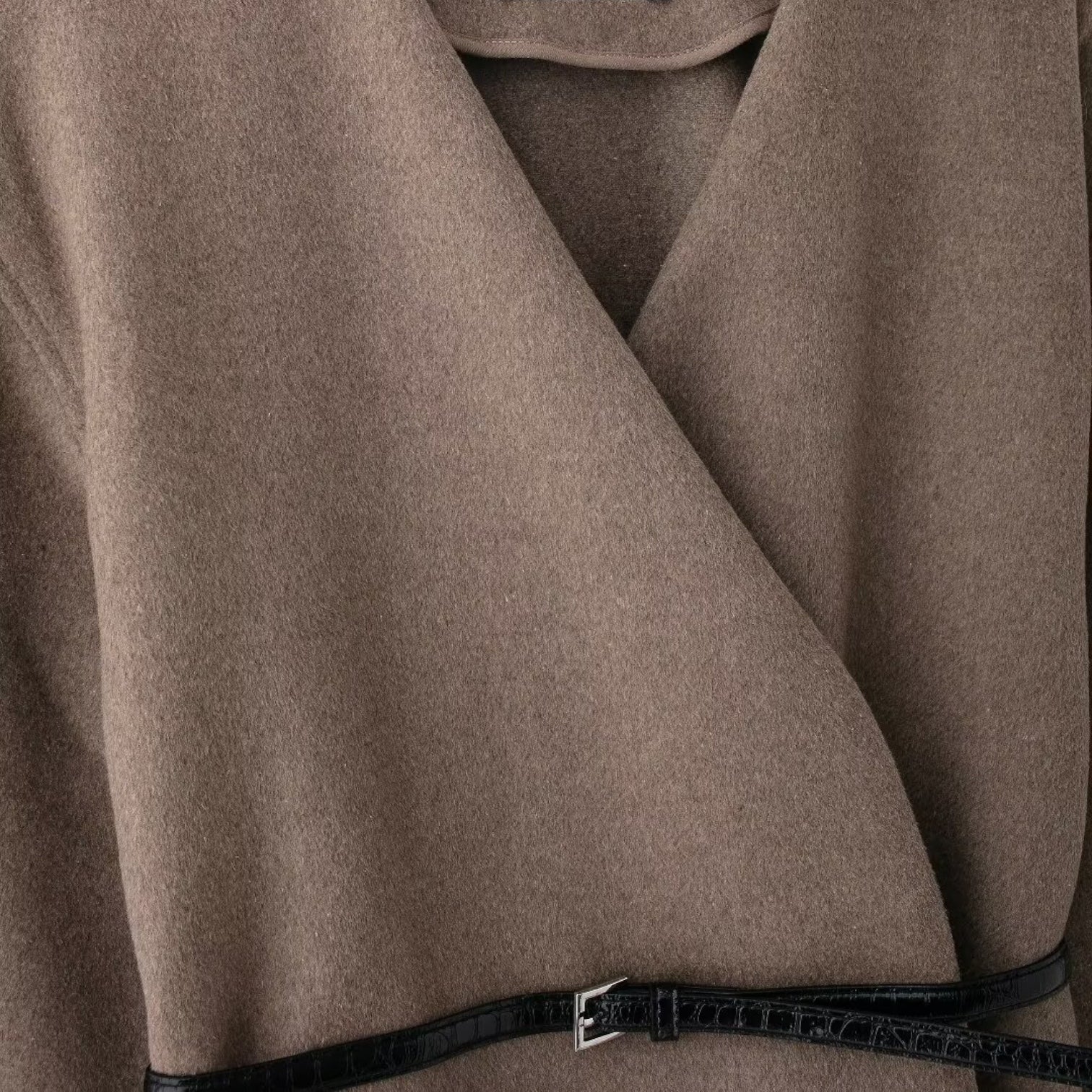 Cardigan croisé minimaliste pour femmes avec ceinture en cuir végétalien