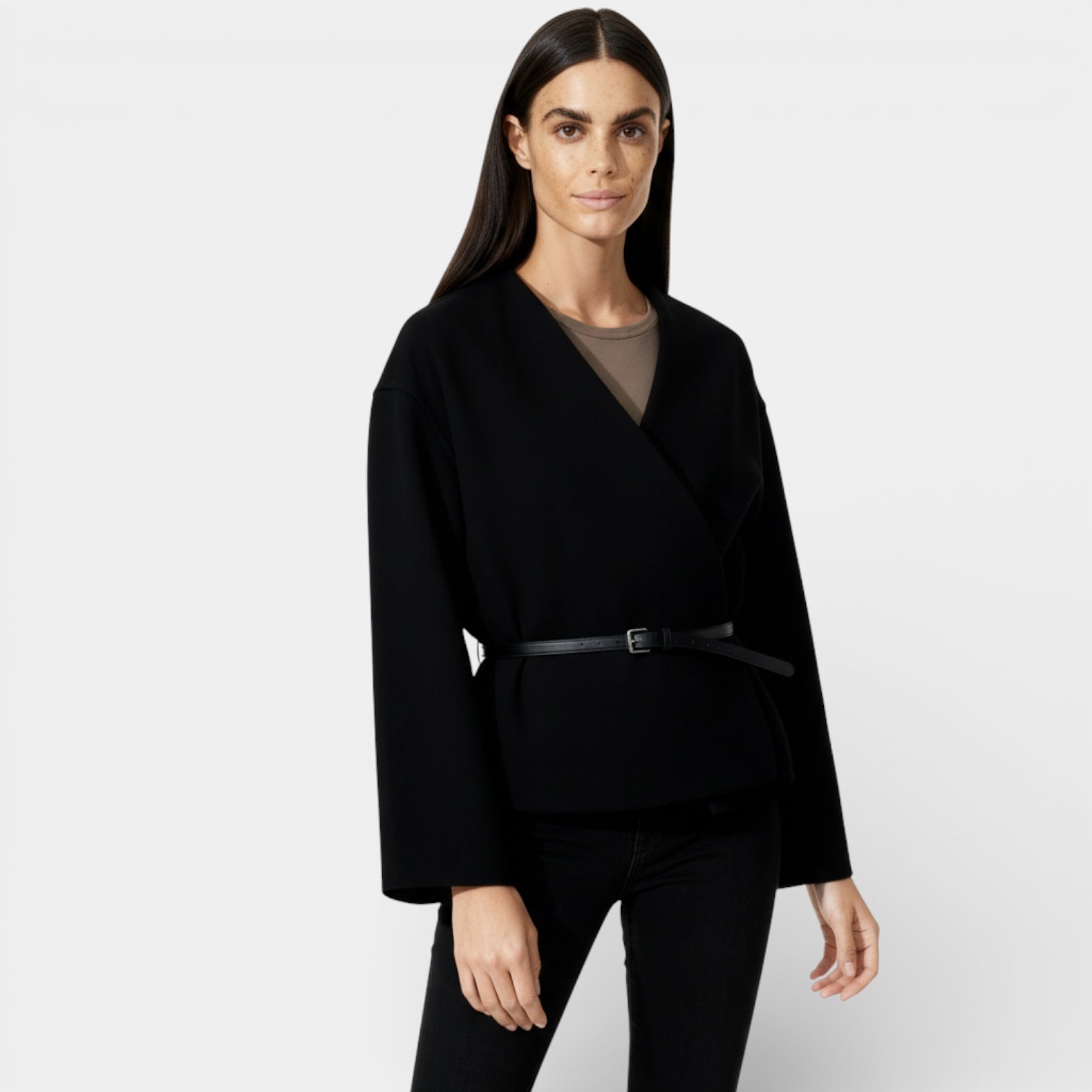 Cardigan croisé minimaliste pour femmes avec ceinture en cuir végétalien