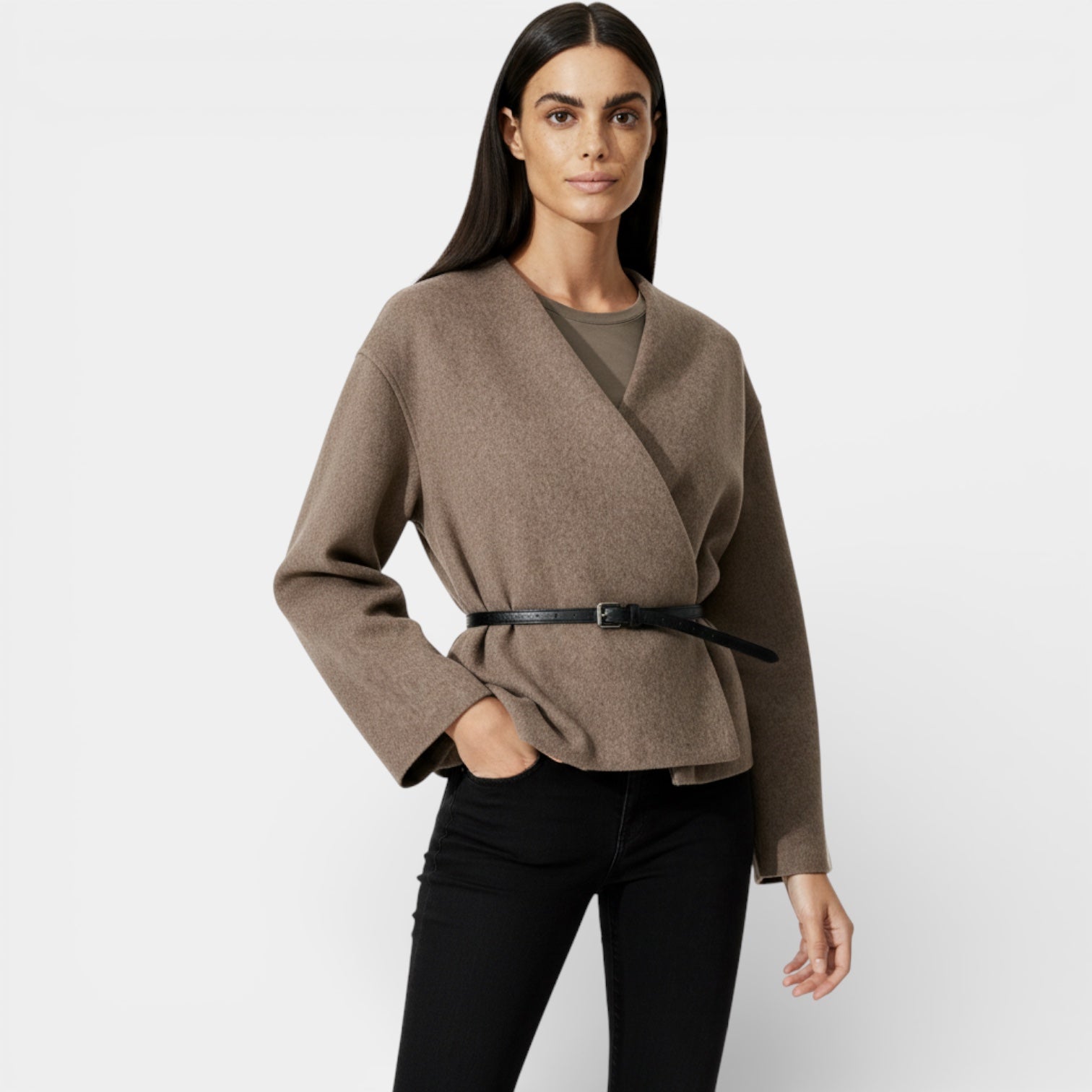 Cardigan croisé minimaliste pour femmes avec ceinture en cuir végétalien
