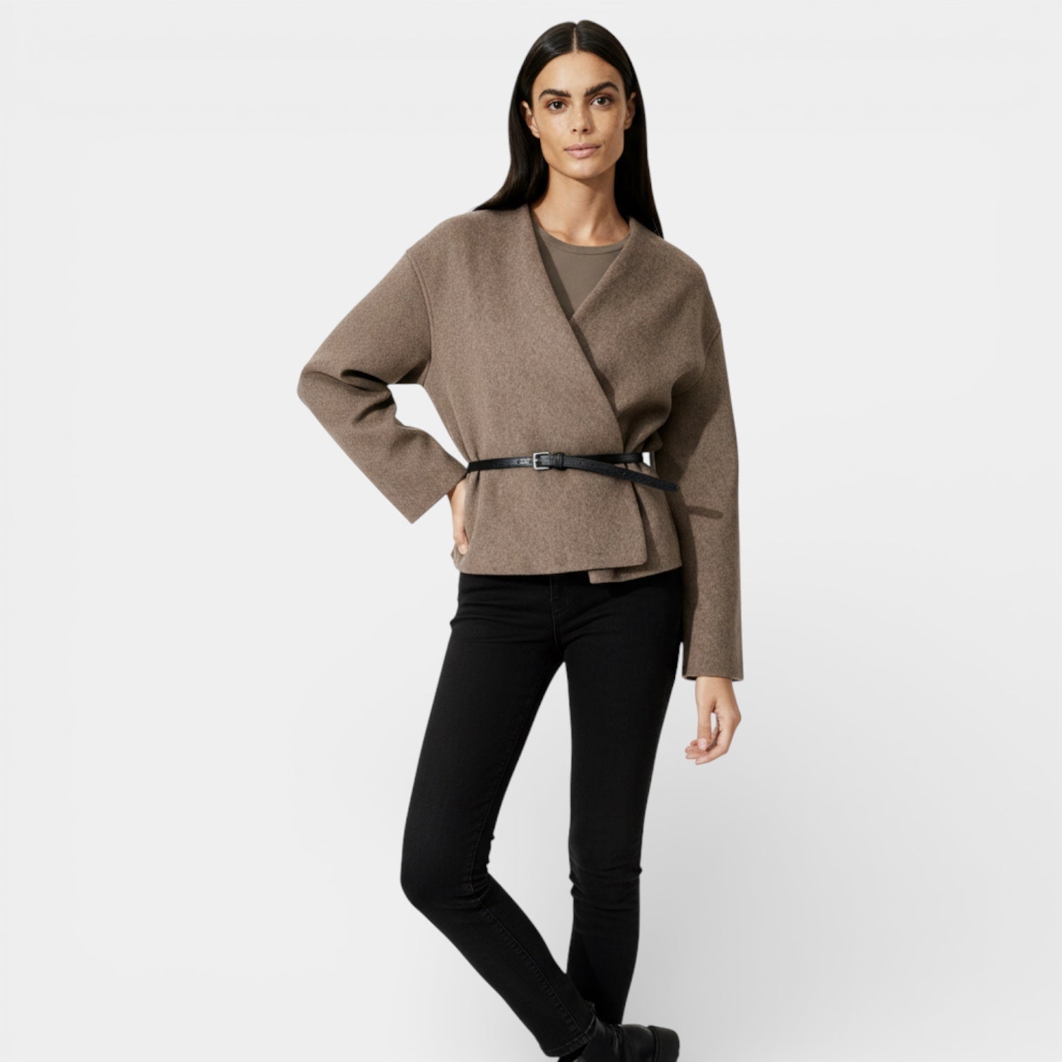 Cardigan croisé minimaliste pour femmes avec ceinture en cuir végétalien