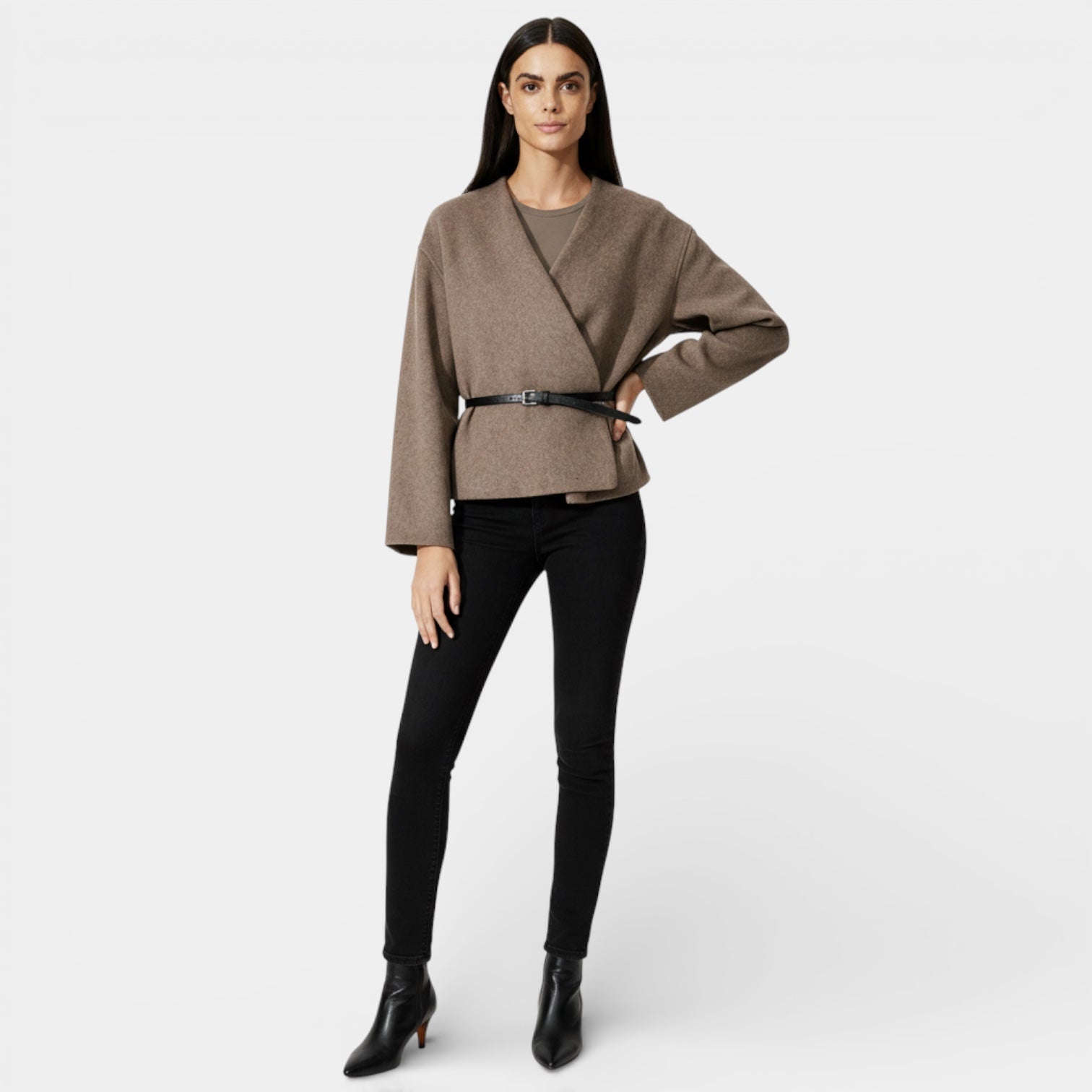 Cardigan croisé minimaliste pour femmes avec ceinture en cuir végétalien