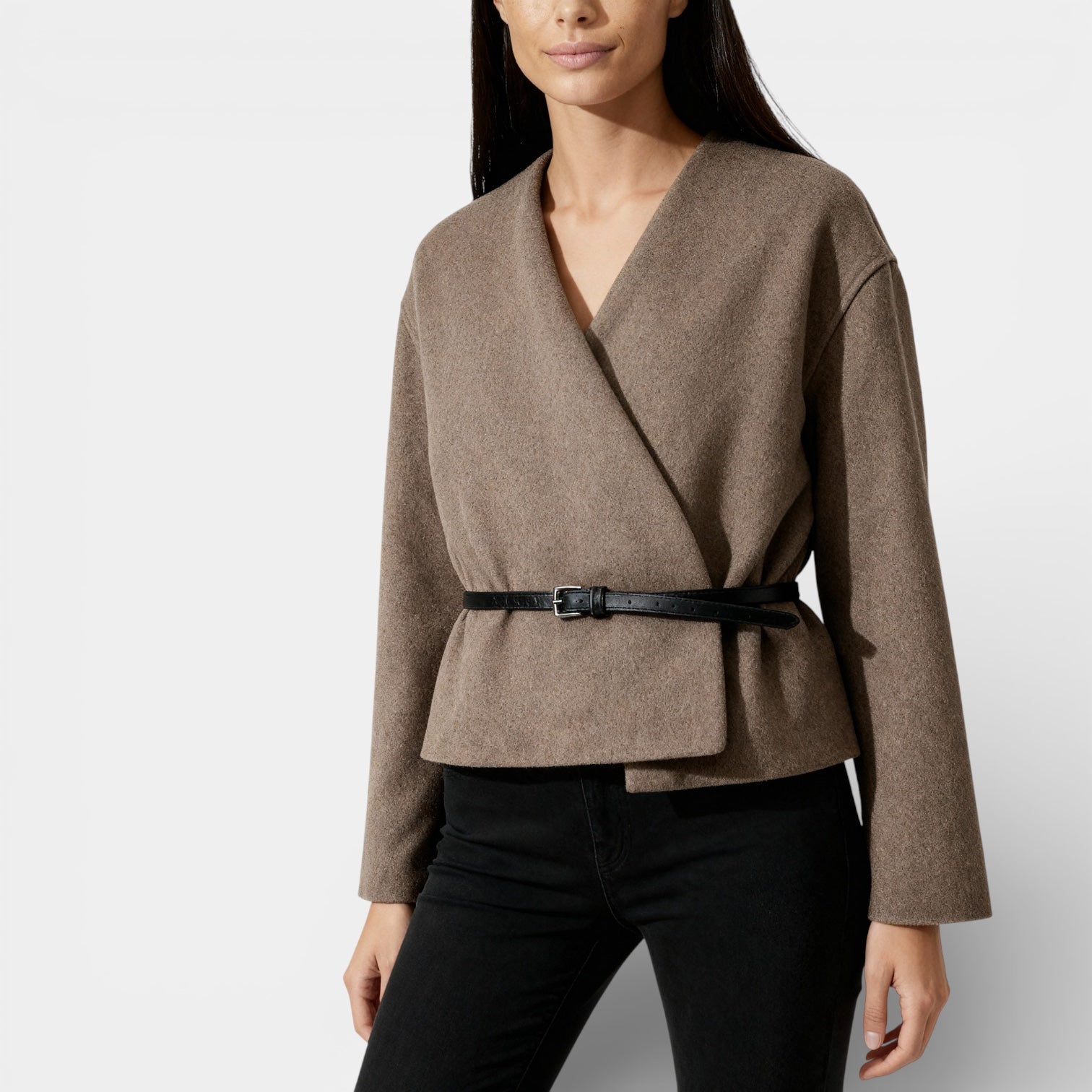 Cardigan croisé minimaliste pour femmes avec ceinture en cuir végétalien