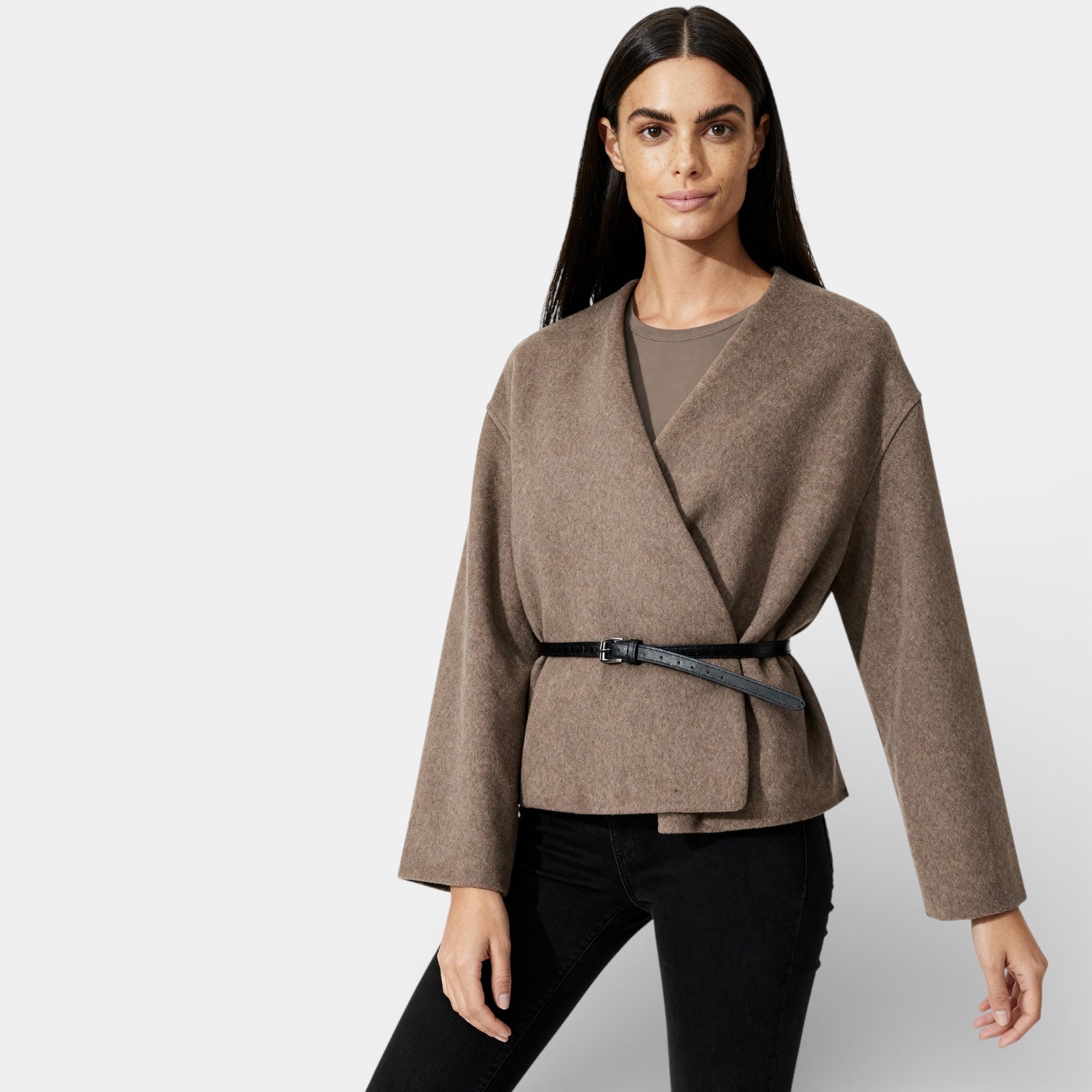 Cardigan croisé minimaliste pour femmes avec ceinture en cuir végétalien