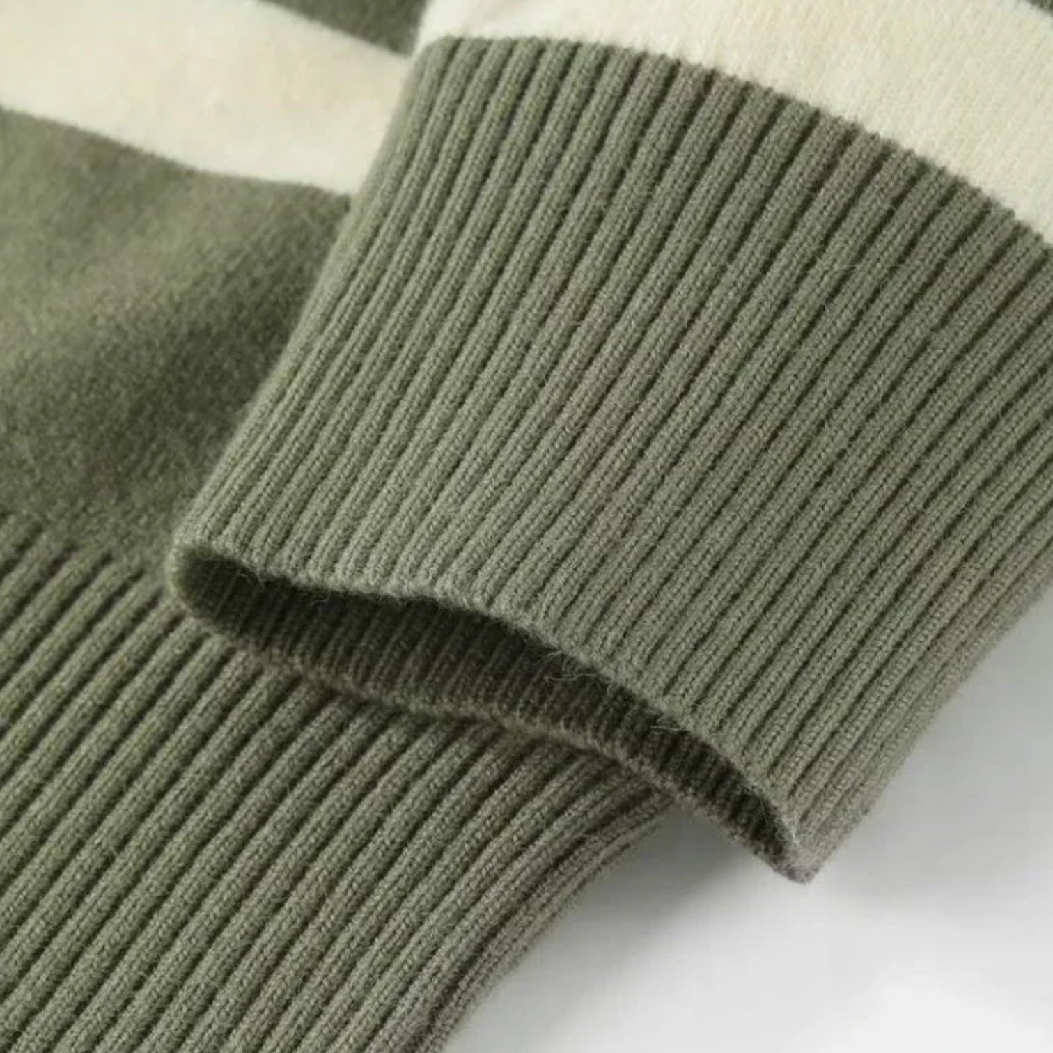 Polo homme en maille rayée – coupe slim