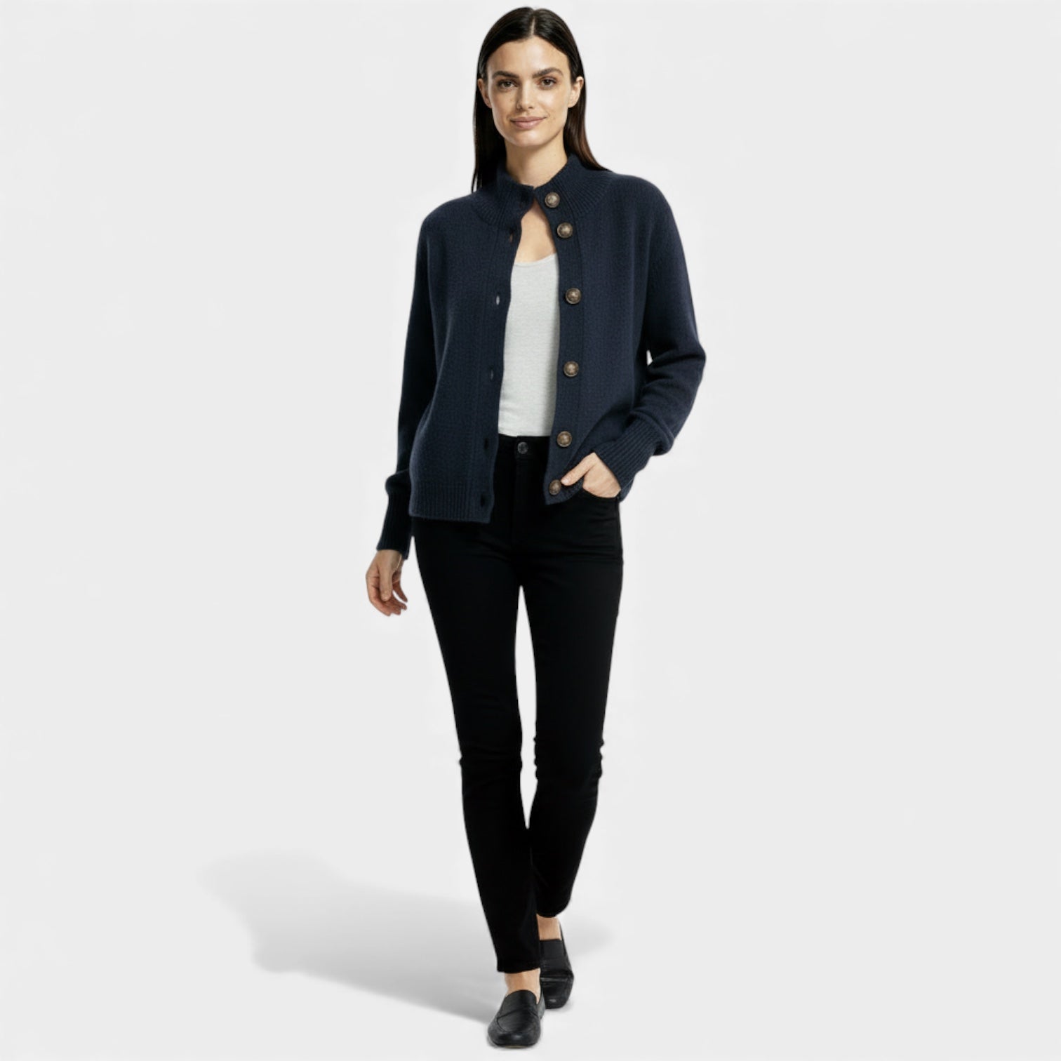 Cardigan en maille côtelée pour femmes – col montant et boutons sur le devant