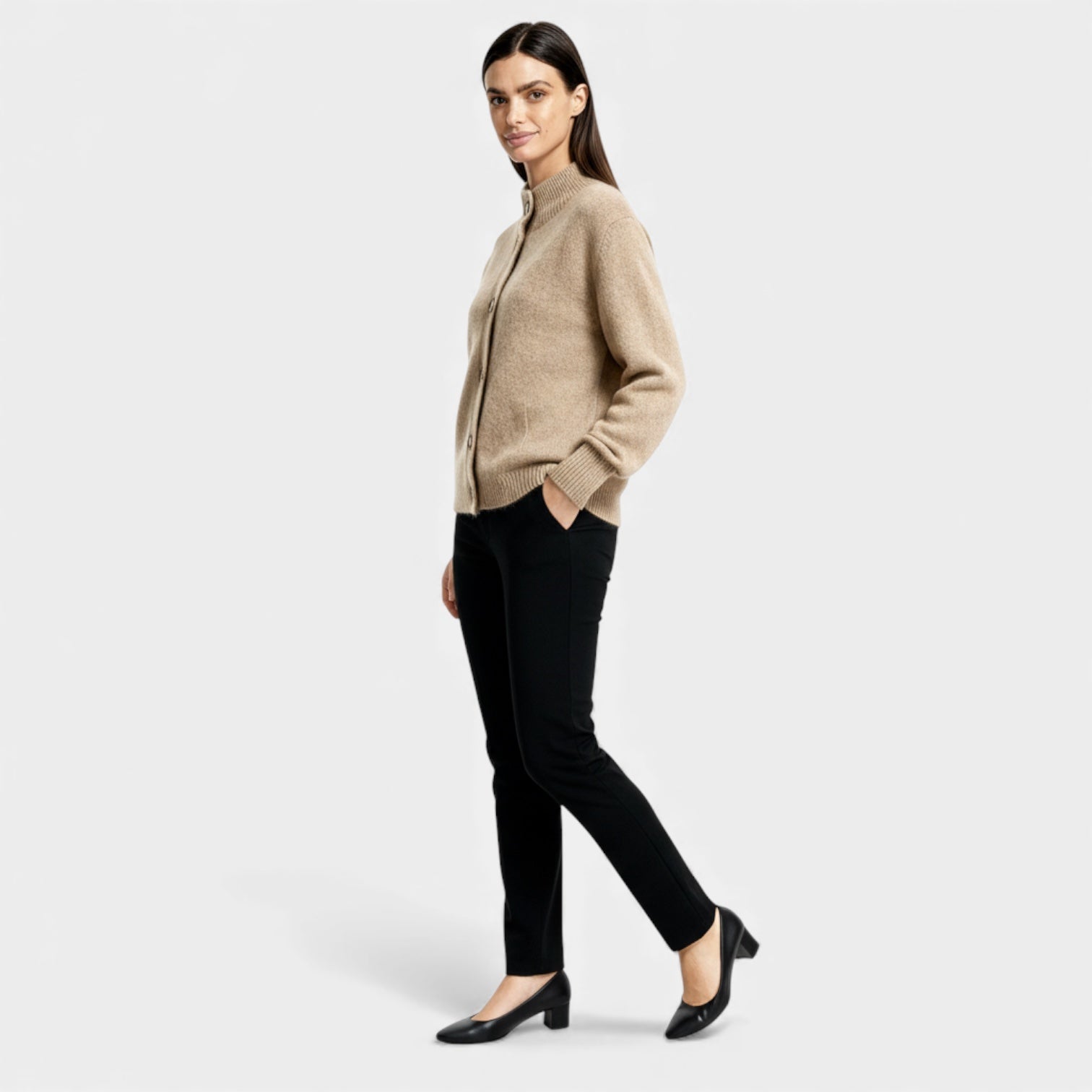 Cardigan en maille côtelée pour femmes – col montant et boutons sur le devant