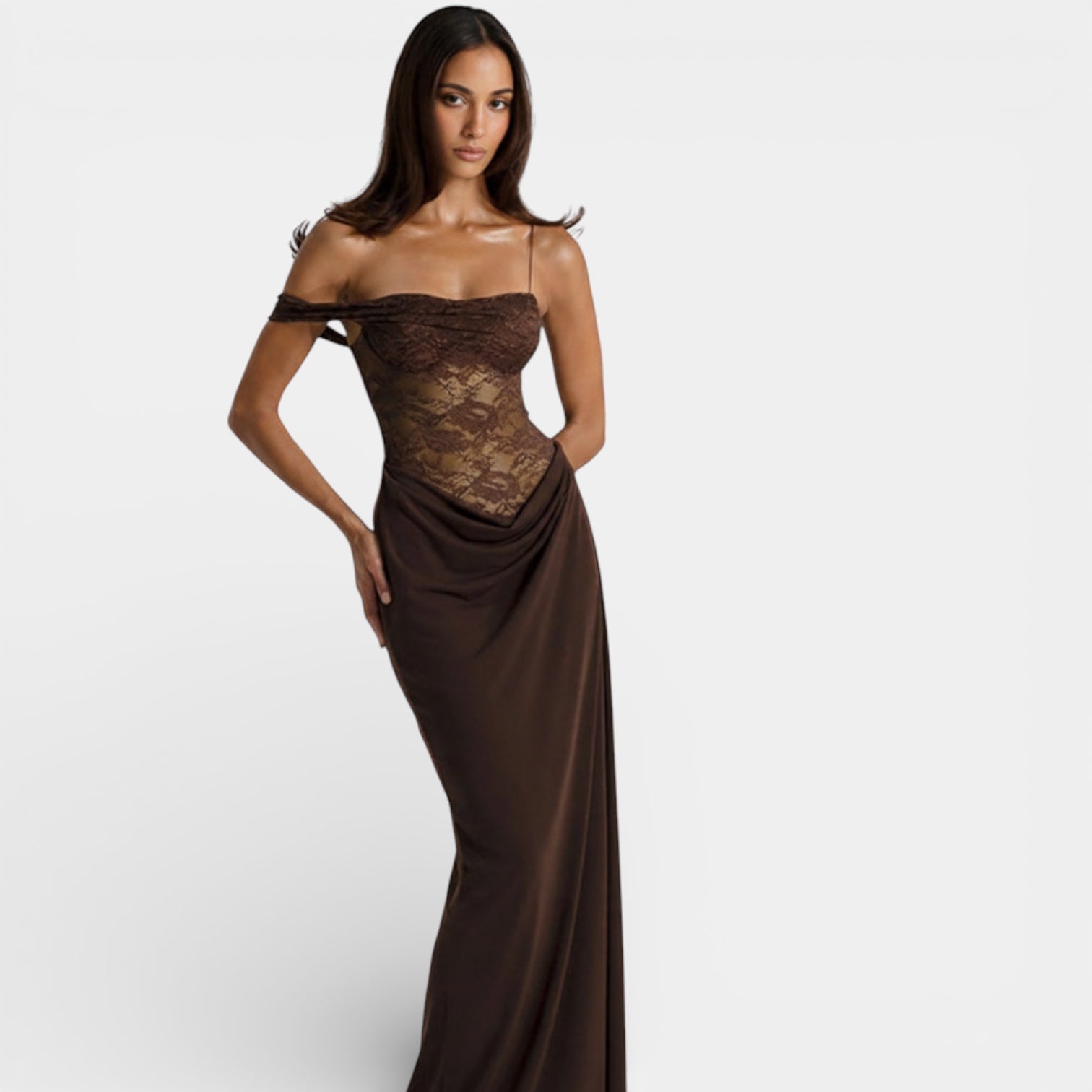 Robe de soirée en dentelle avec corsage – robe maxi drapée à épaules dénudées