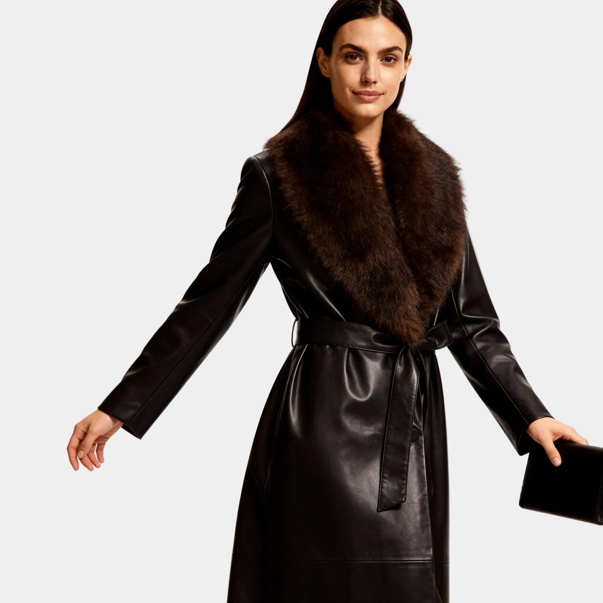 Manteau long d'hiver en simili cuir ceinturé pour femmes - col en fausse fourrure